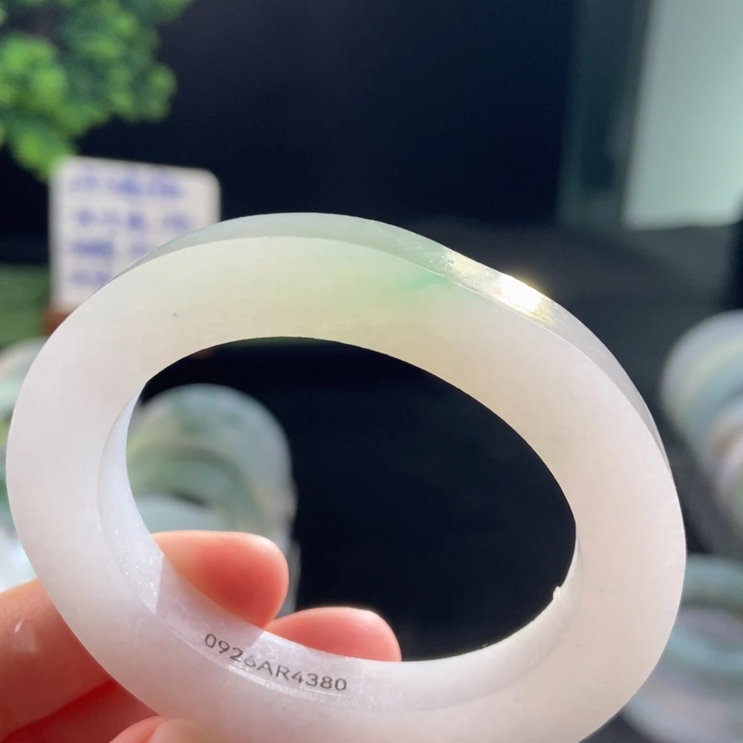 定制翡翠未镶嵌手镯