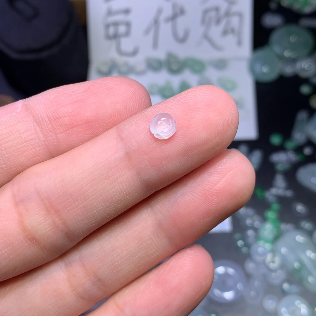 翡翠未镶嵌颈饰金蟾