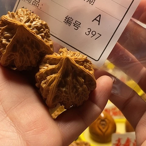 核桃把件蔡*生自产自销……