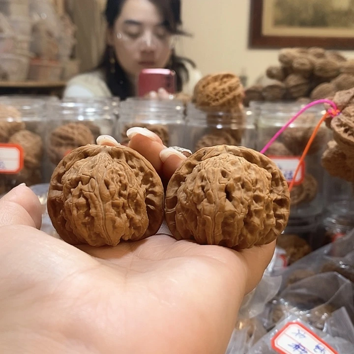 文玩核桃吊坠45白狮子有黄