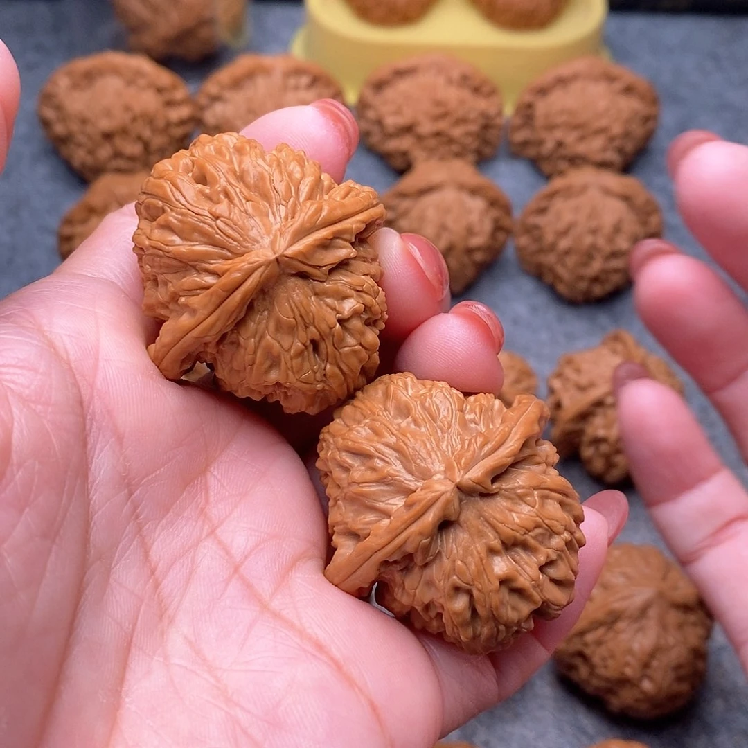 文玩核桃把件巜****精品白狮子三角白39全品