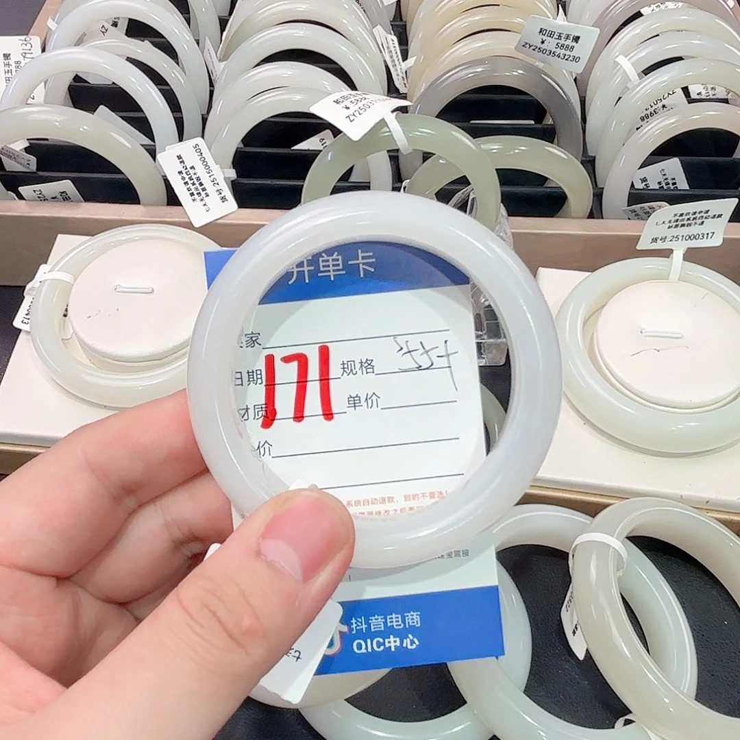 和田玉手镯未镶嵌