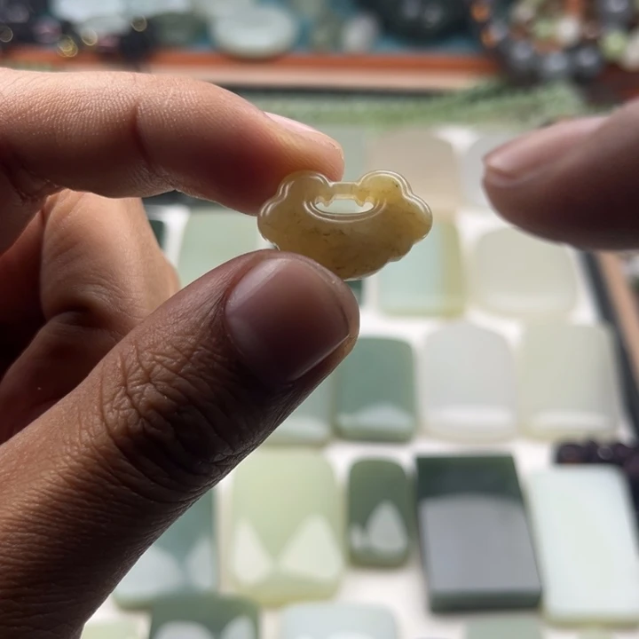 和田玉（糖玉）未镶嵌颈饰