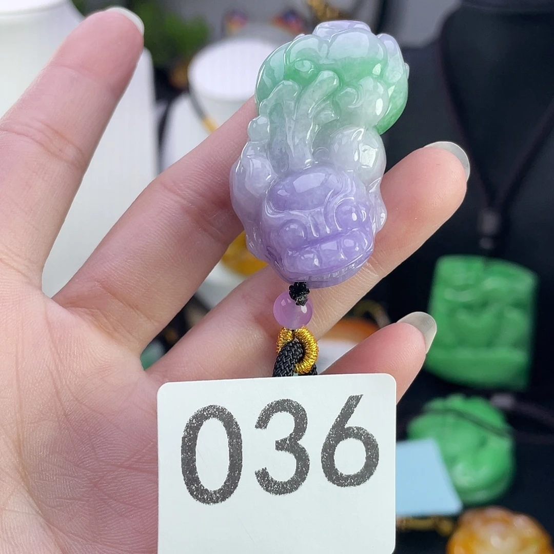翡翠未镶嵌吊坠(赠链)