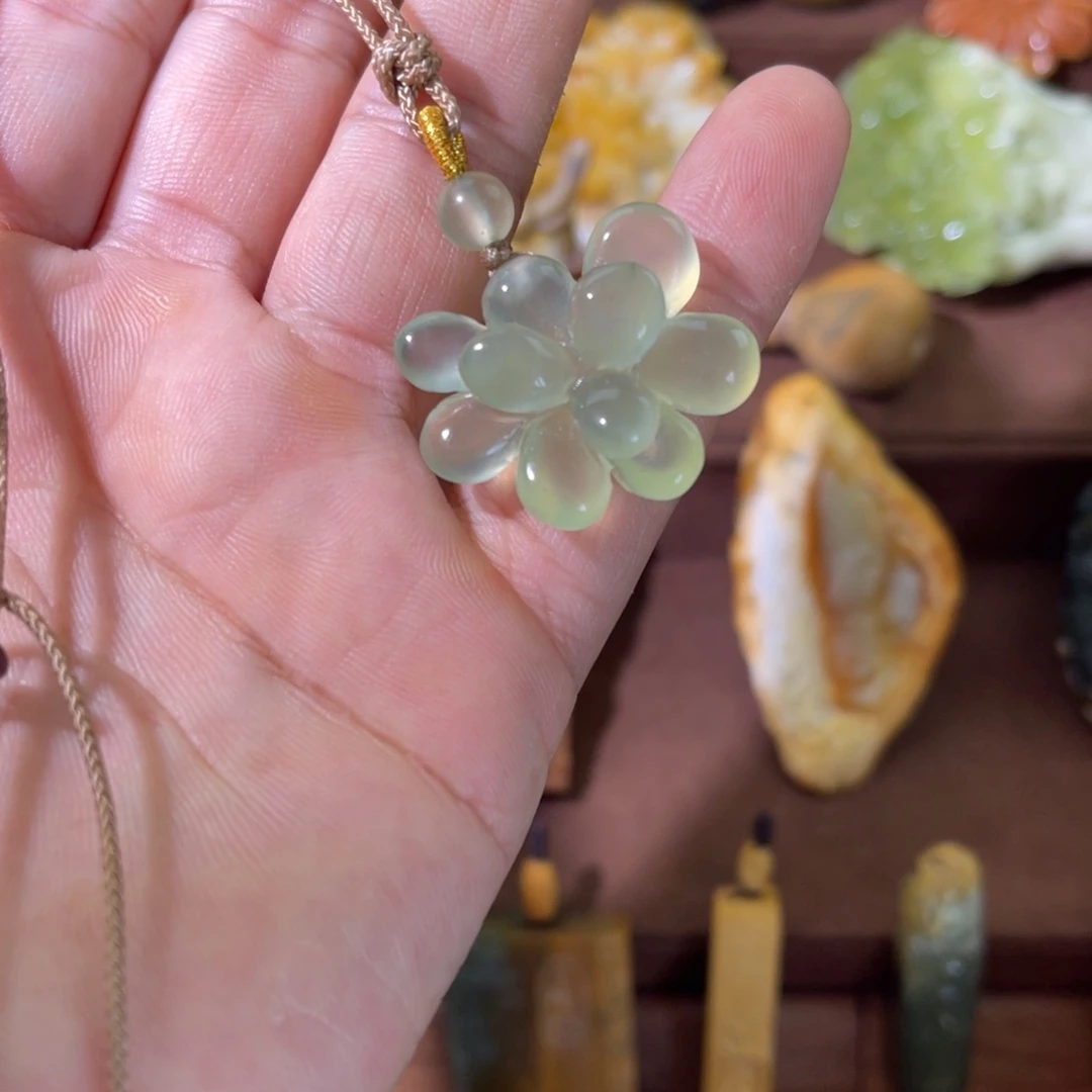 蛇纹石玉未镶嵌颈饰