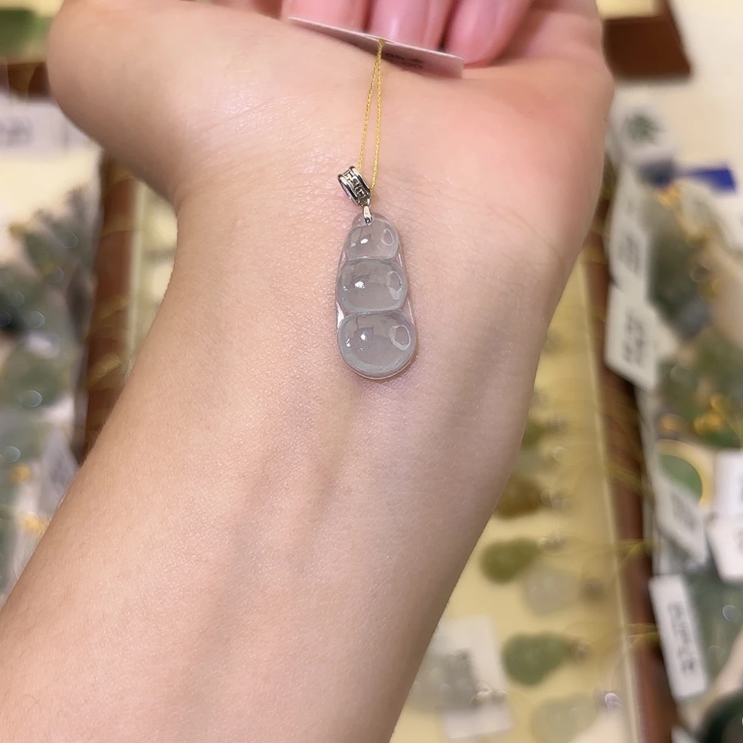 ****嘟翡翠18K金镶嵌颈饰豆子