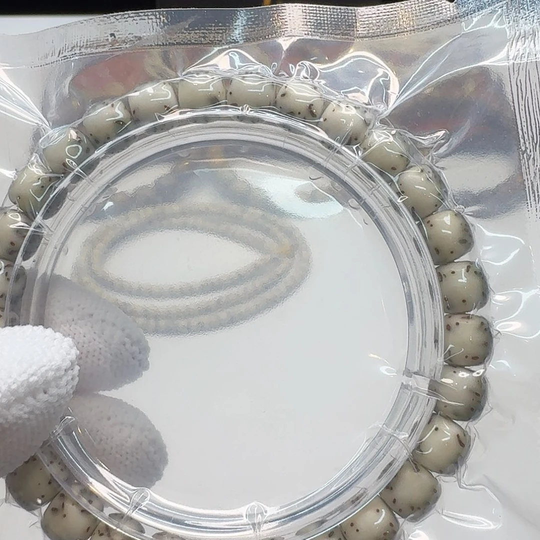 星月菩提吊坠103 灭世糯冰绿背河豚8左右单圈