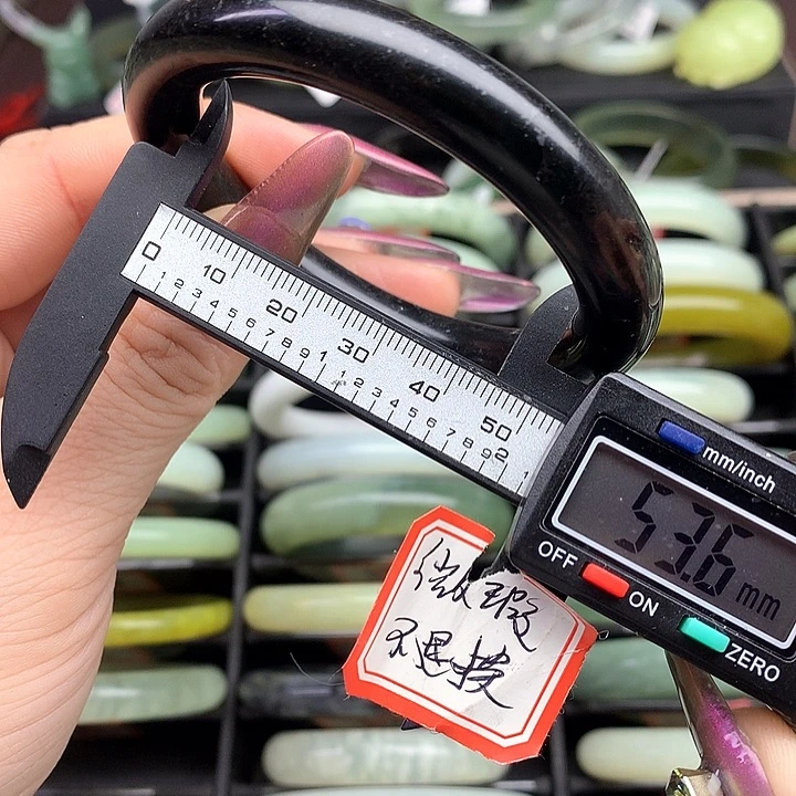 蛇纹石玉手镯未镶嵌586