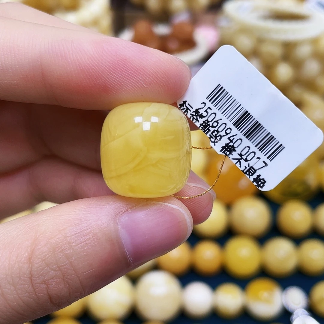 琥珀未镶嵌裸石17.5*17.0mm.瑕