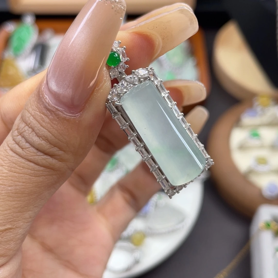 颈饰银S925镶嵌翡翠吊坠