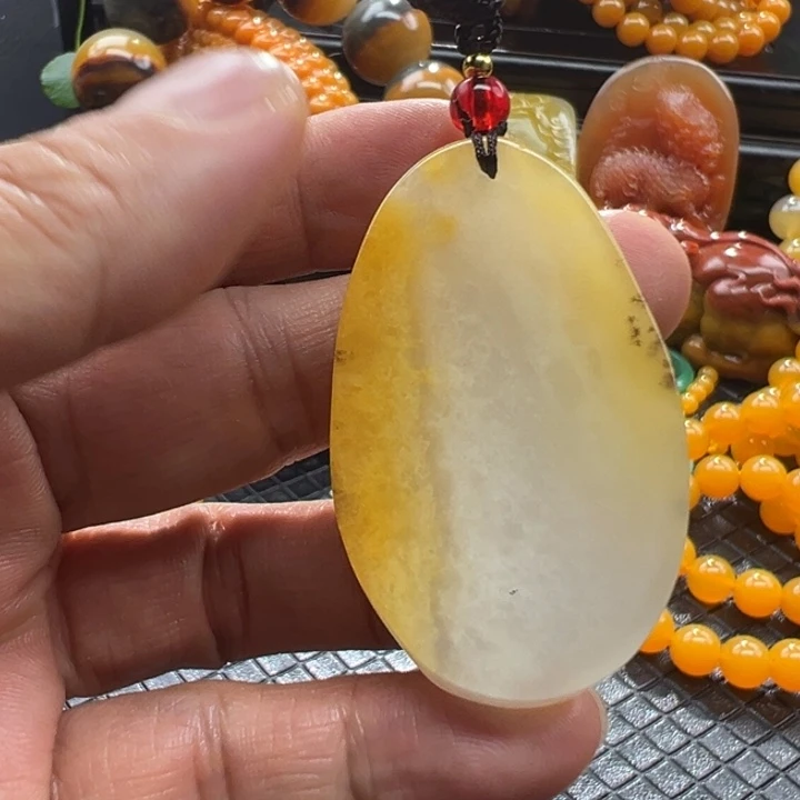 石英质玉未镶嵌颈饰