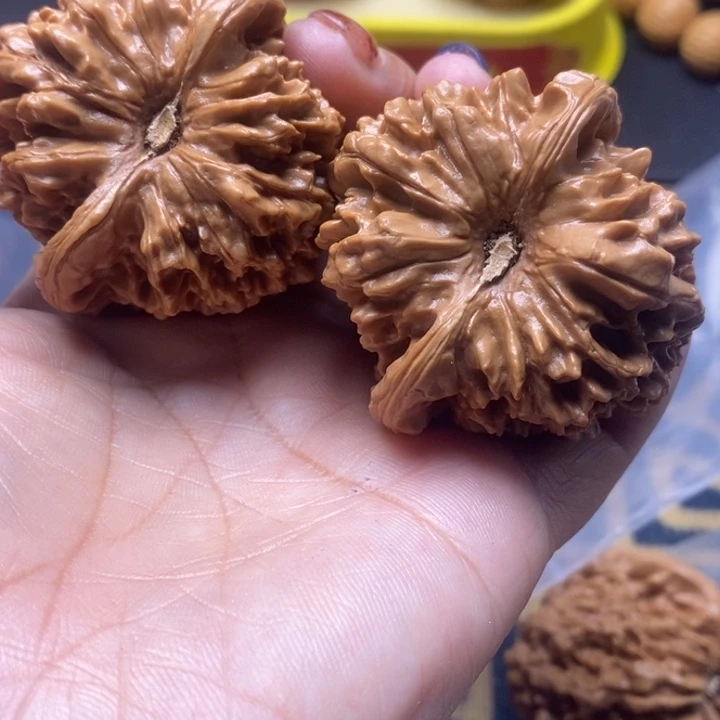 究***槃文玩核桃吊坠和尚头