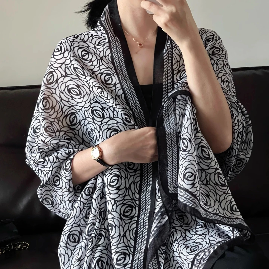 春夏季小清新柔软棉麻手感长款围巾女文艺素雅茶花旅游丝巾披肩