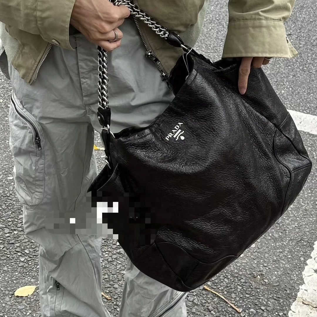 95新 Prada/普拉达 黑银大托特流浪包