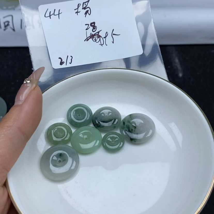 【闪购商品】翡翠颈饰未镶嵌木***啓