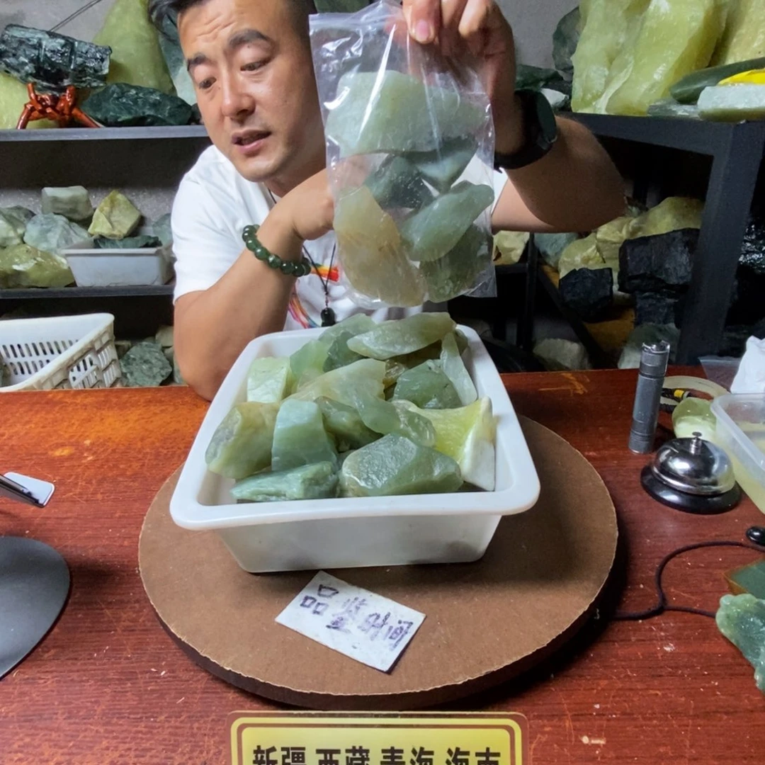 蛇纹石玉未镶嵌岫玉鱼缸石随机发