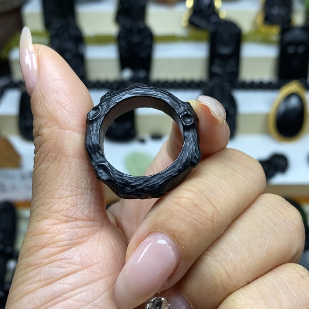 蛇纹石玉戒圈未镶嵌M****?