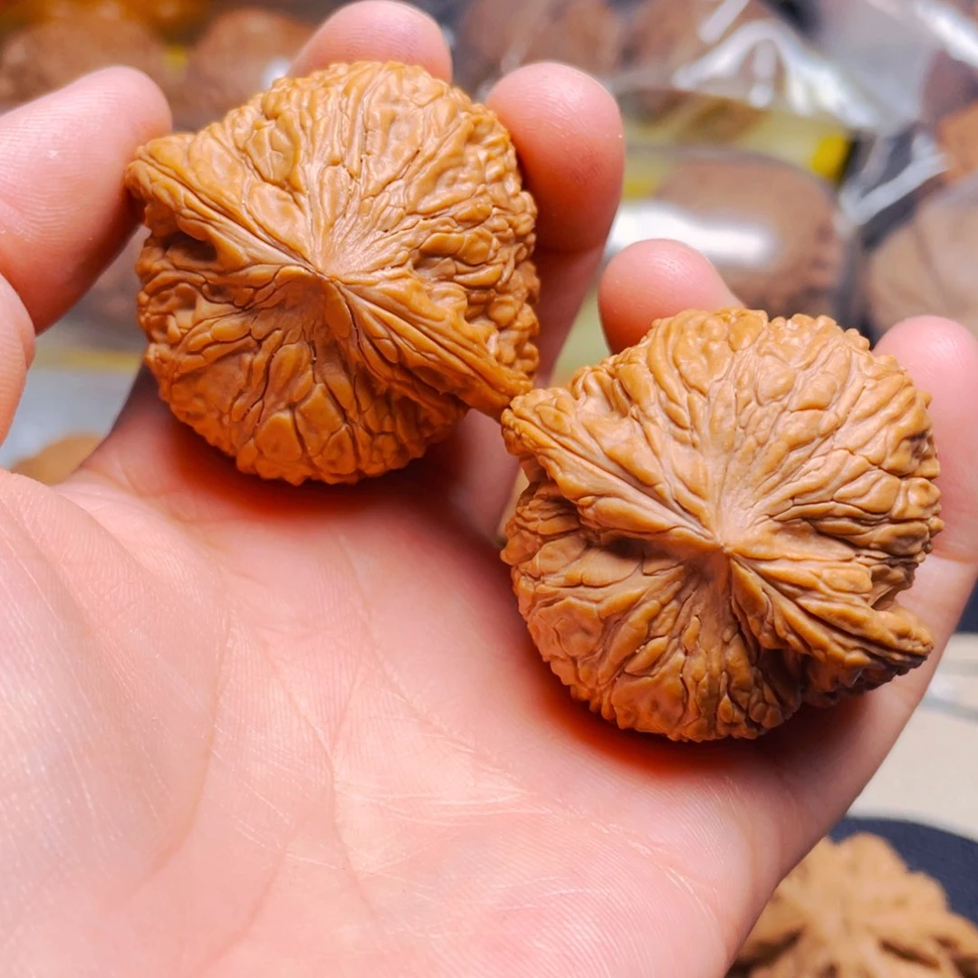 文玩核桃吊坠泥鳅背