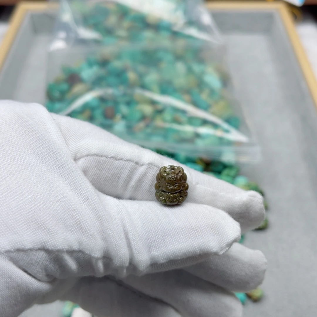 嗯***好绿松石未镶嵌挂件