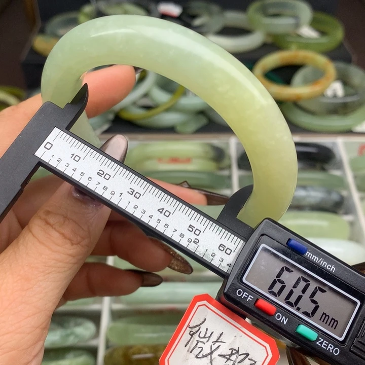 蛇纹石玉未镶嵌手镯503