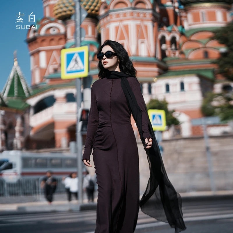 素白马乖Q01896百搭纯色修身长袖针织连衣裙