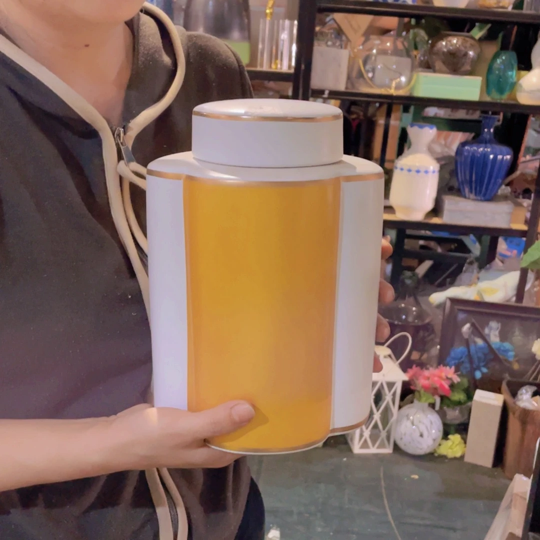 陶瓷花瓶，仿真绿植。