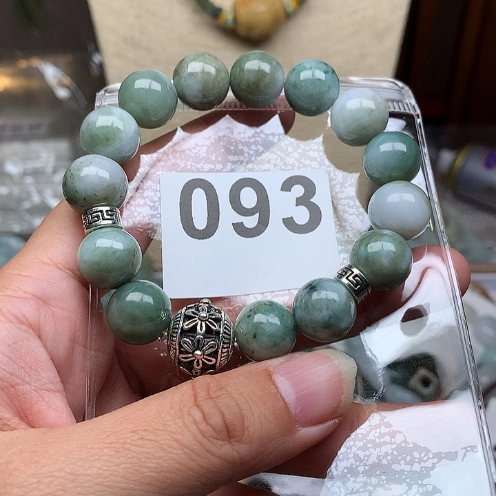翡翠颈饰未镶嵌冰**缘翡翠