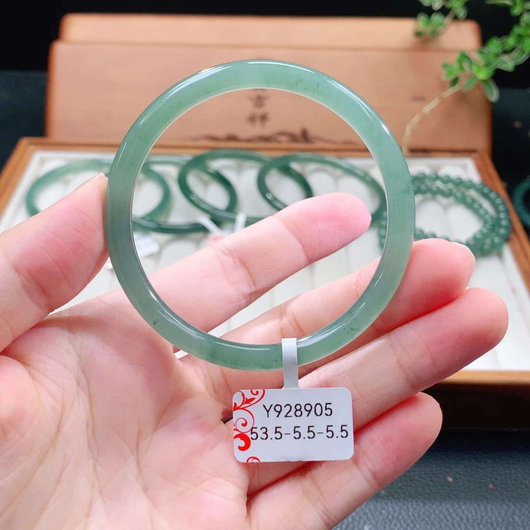翡翠手镯（圆镯）未镶嵌