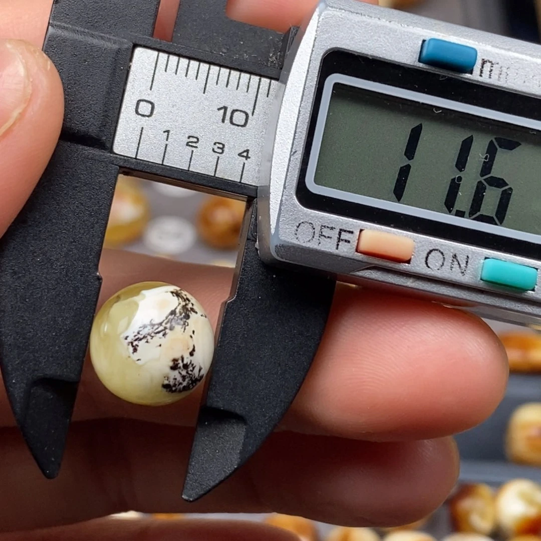 琥珀未镶嵌耳饰圆珠