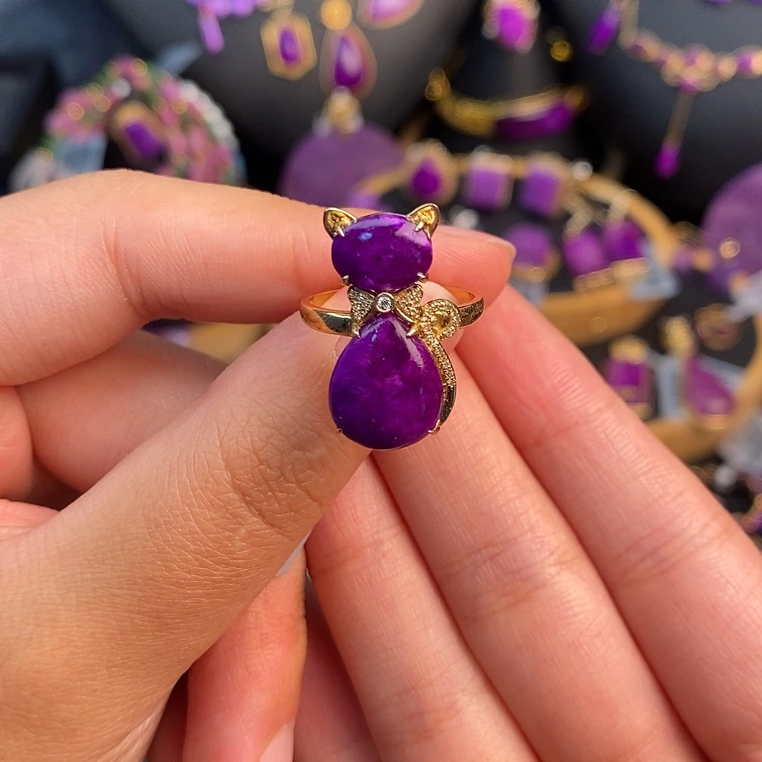 18K金镶嵌苏纪石（舒俱来）戒指