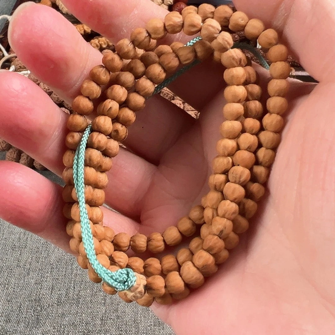 猴头核桃吊坠百香籽红袜口小金豆