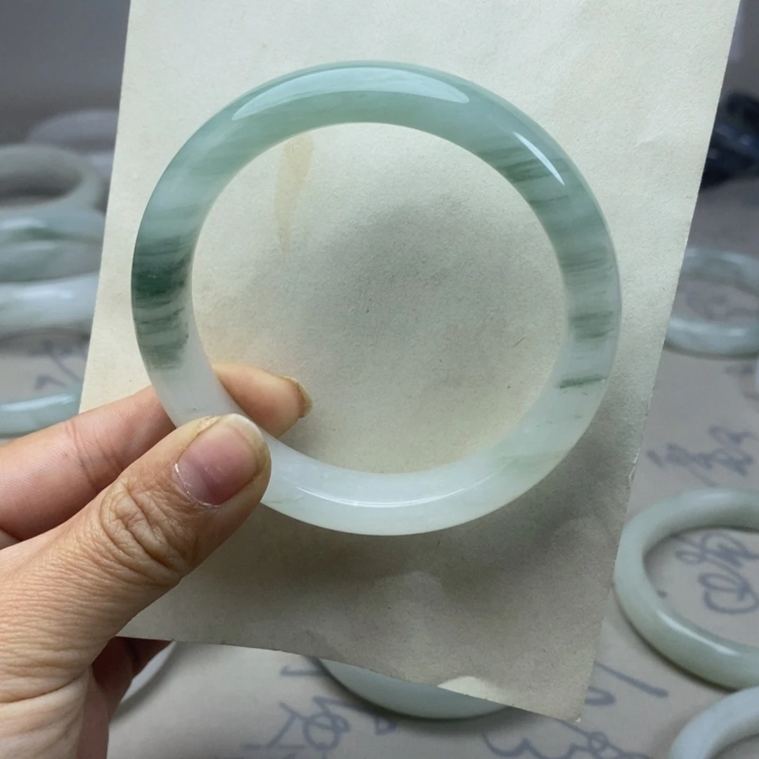 【闪购商品】未镶嵌手镯石英质玉