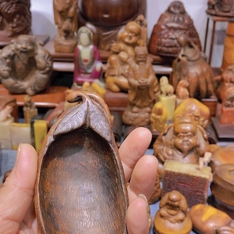 贡木信*翁华彩木作摆件