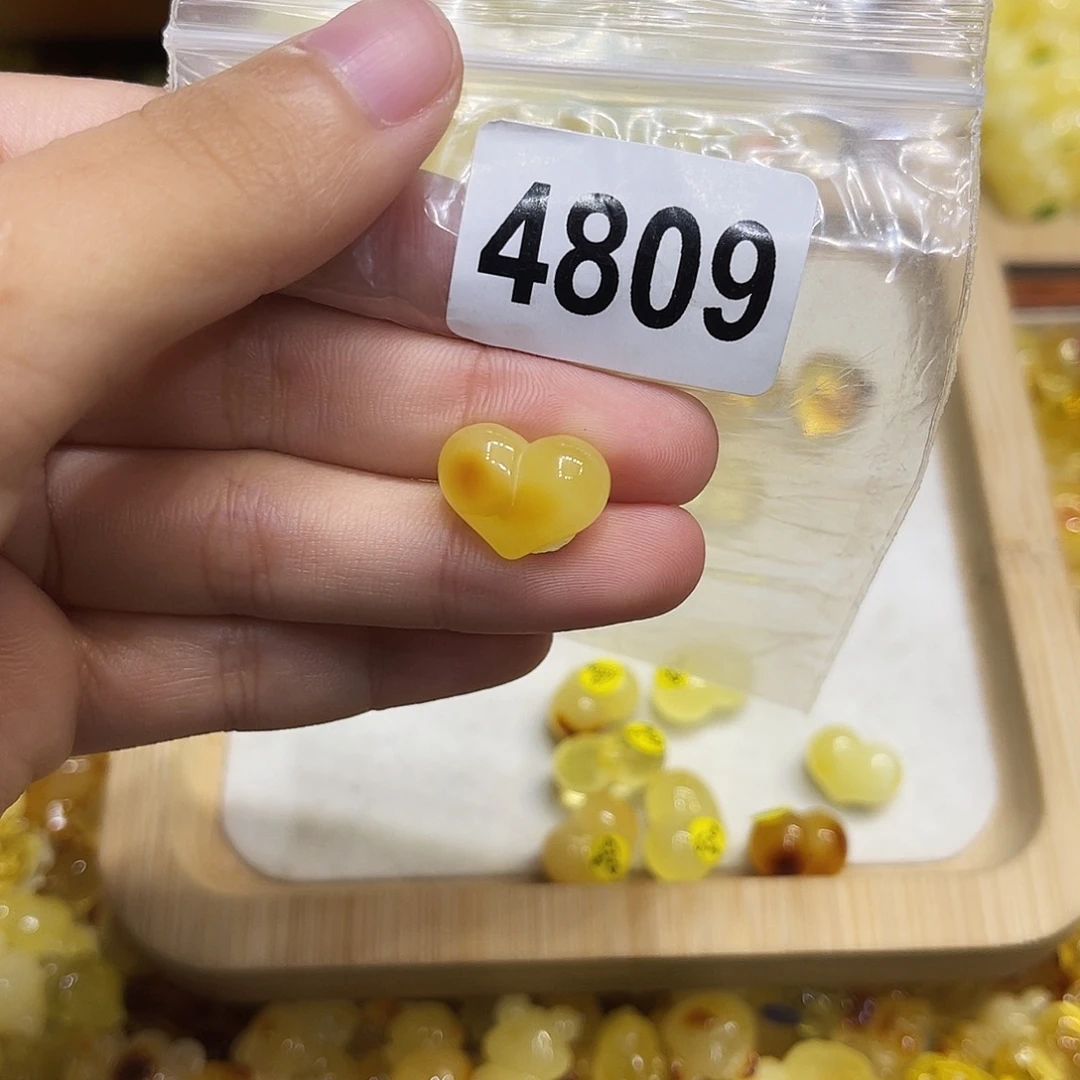 琥珀未镶嵌珠宝奇石