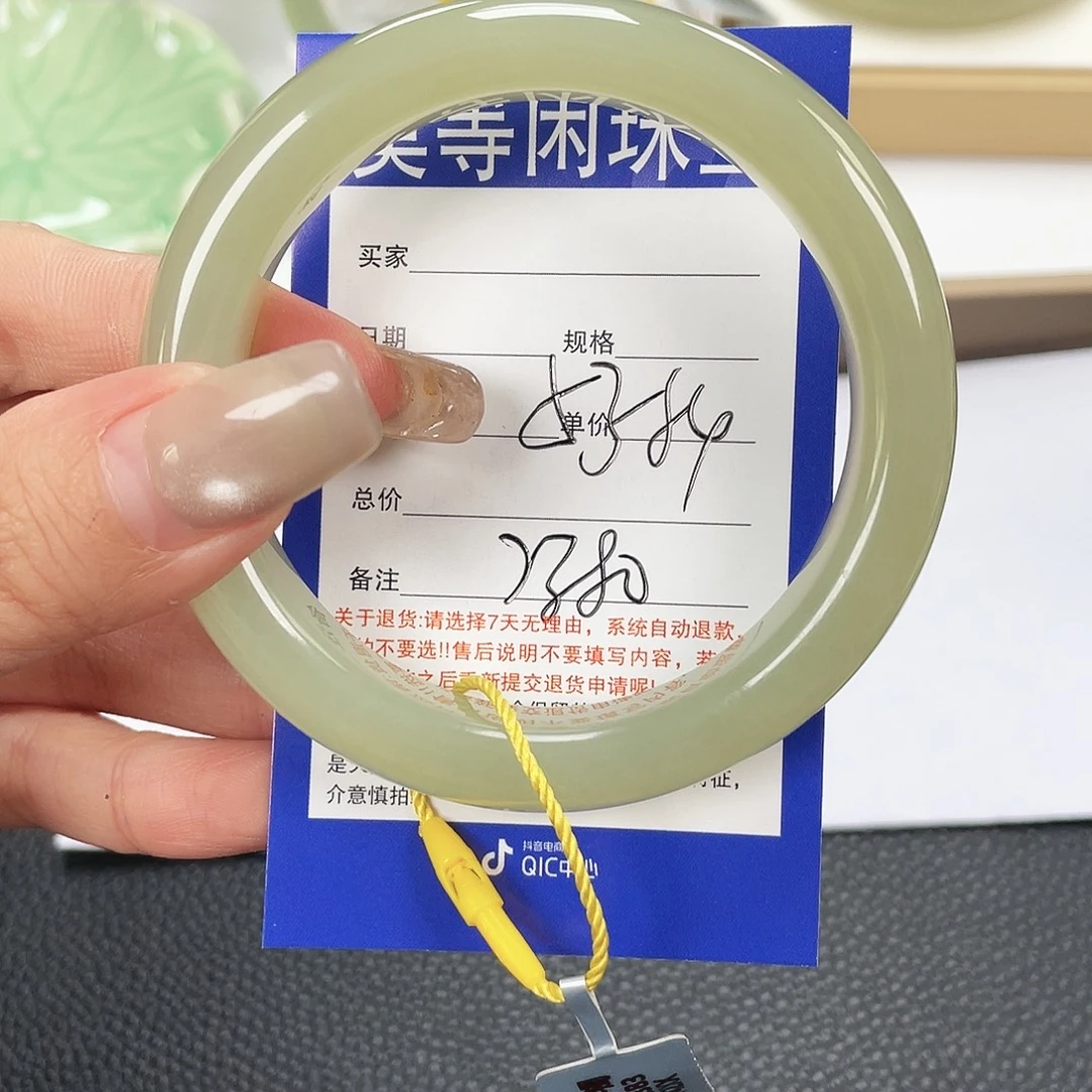 和田玉未镶嵌手镯