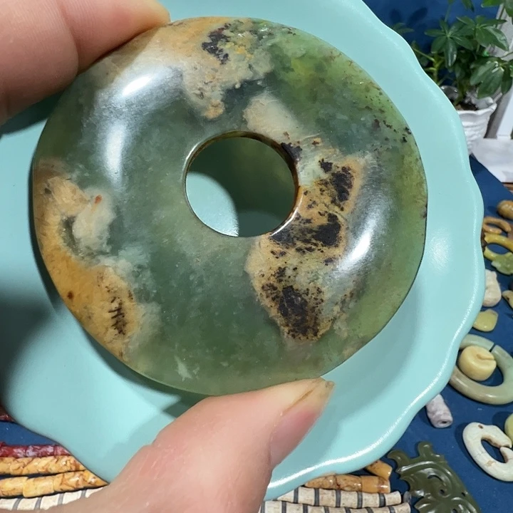 透闪石质玉未镶嵌挂件