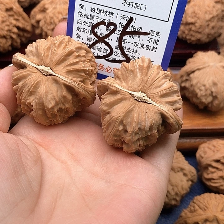 吊坠桃核白狮子头43