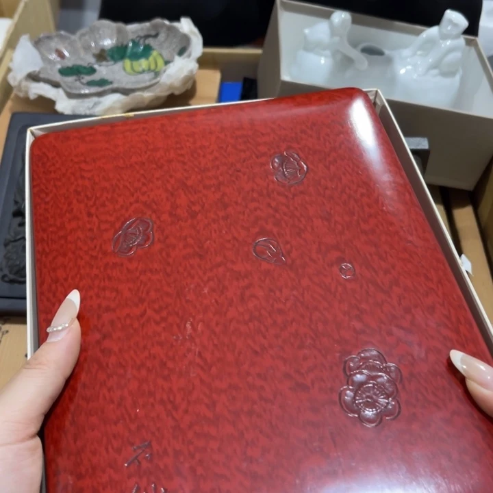 摆件余****活哈哈哈哈哈其实是
