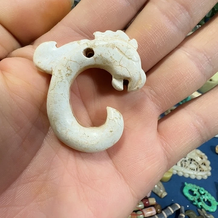 透闪石质玉未镶嵌挂件