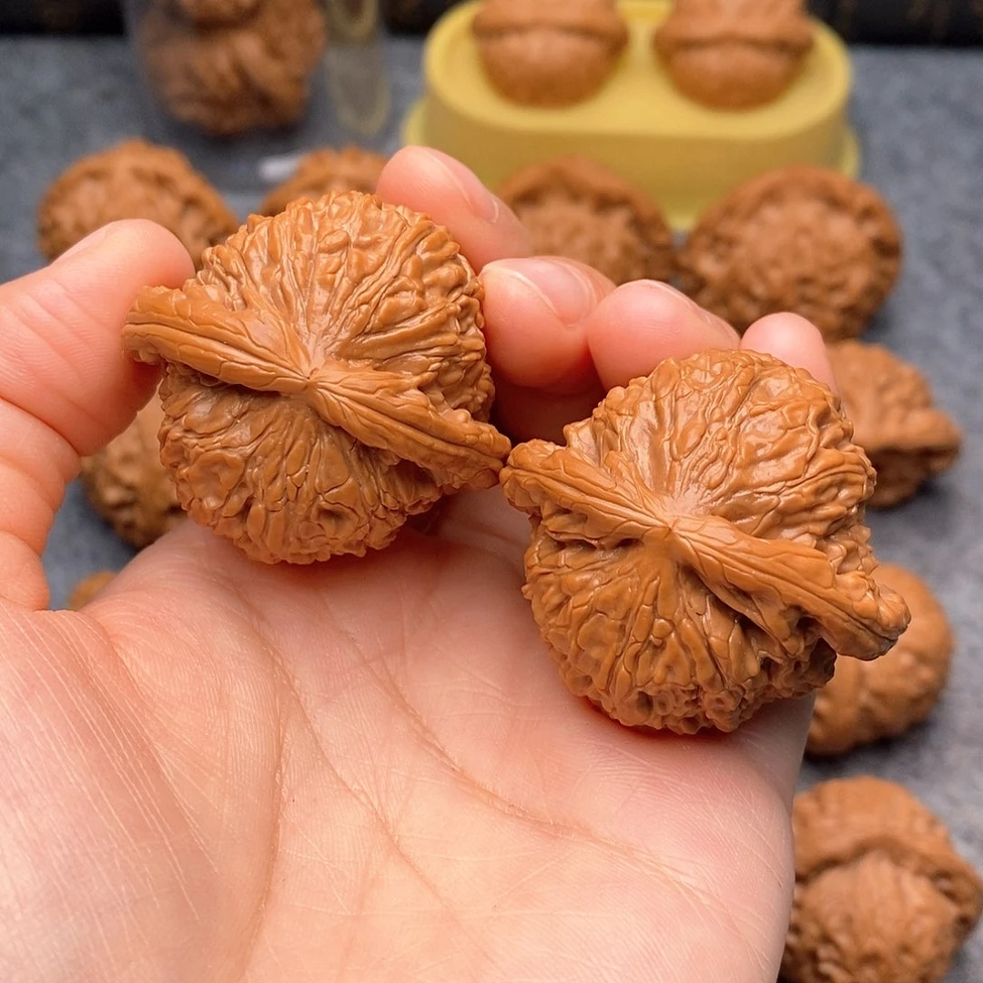 文玩核桃把件小*腿白狮子41尺红皮