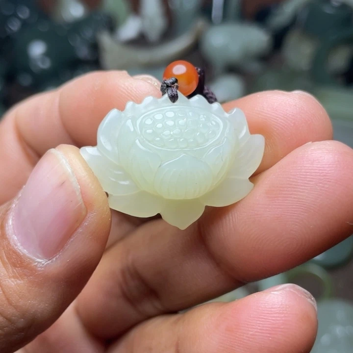和田玉颈饰未镶嵌九***念