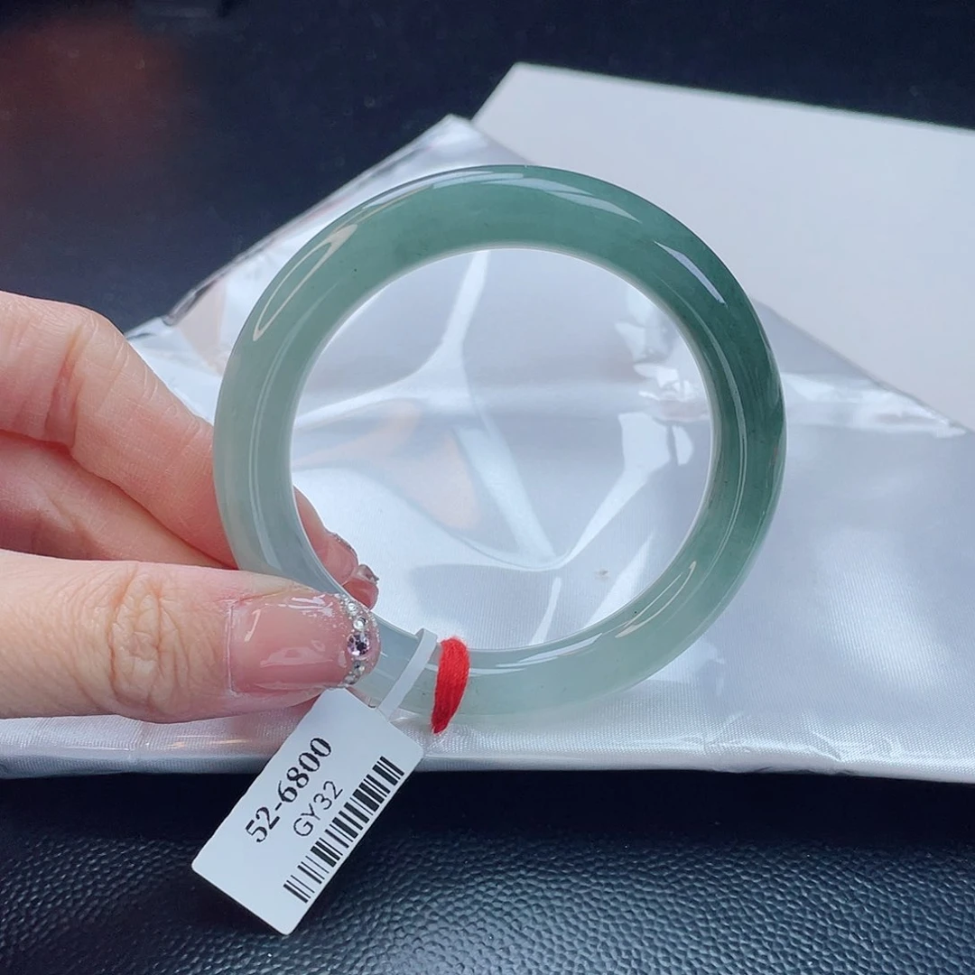 翡翠手镯未镶嵌翡翠