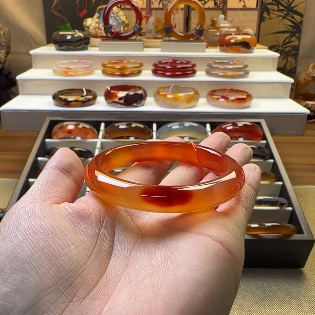 手镯玛瑙/玉髓未镶嵌嘉**红