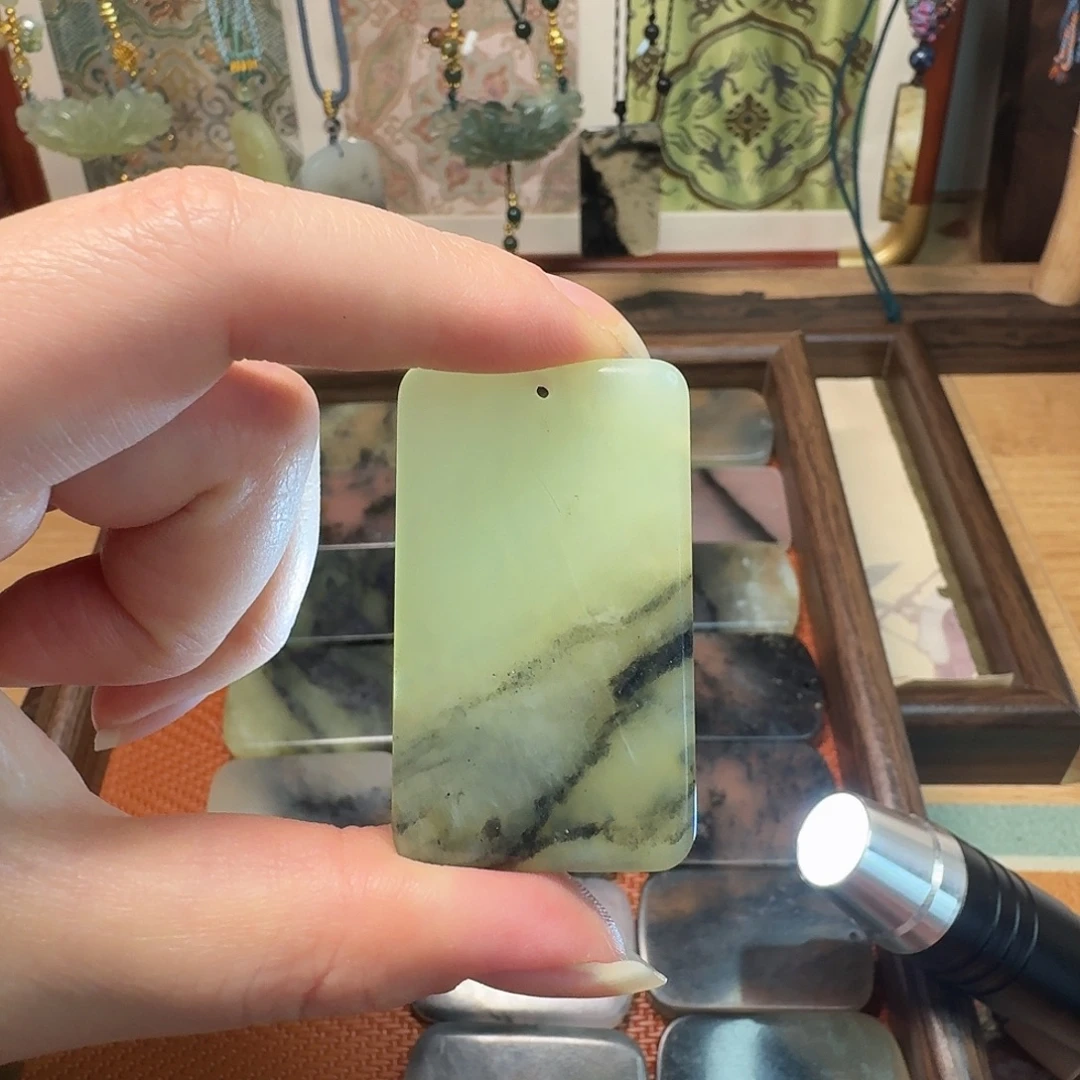 蛇纹石玉未镶嵌吊坠(不含链)微瑕款