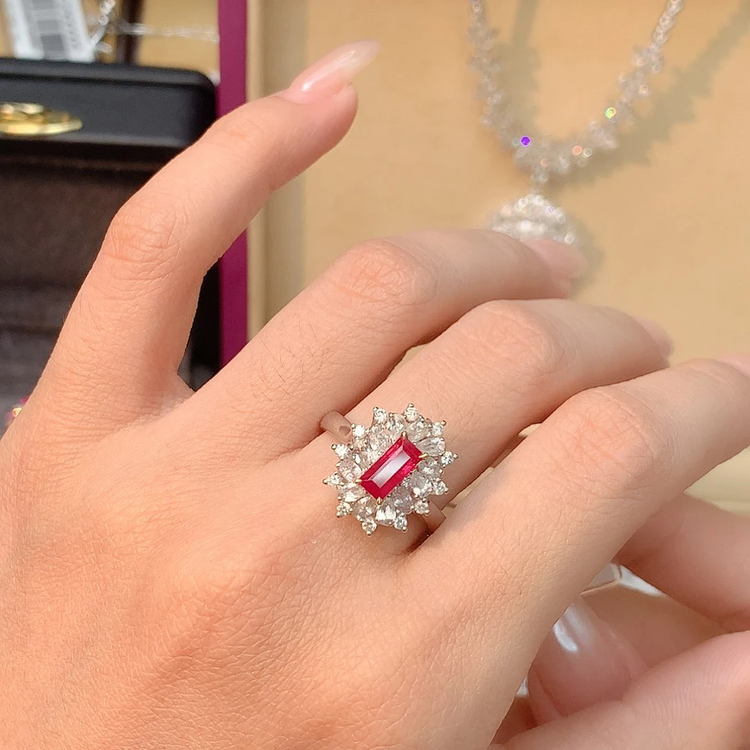戒指18K金镶嵌红宝石0.73ct