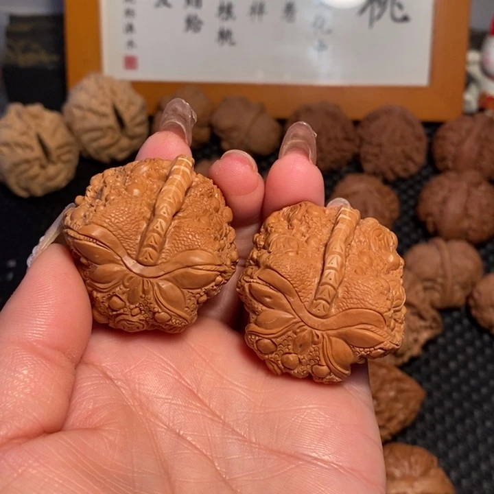 文玩核桃把件薪*逸雕刻