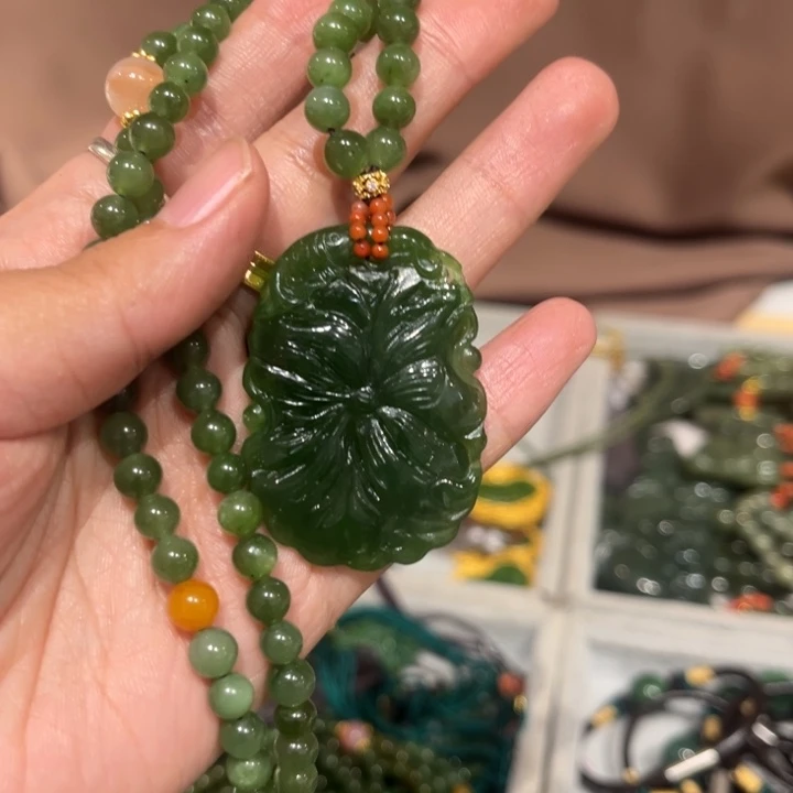 和田玉未镶嵌颈饰D****e