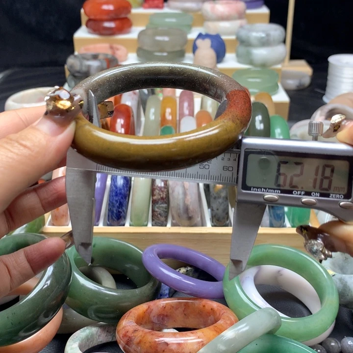 未镶嵌手镯石英质玉