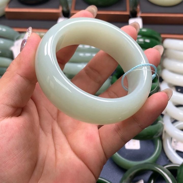 【闪购商品】未镶嵌手镯和田玉