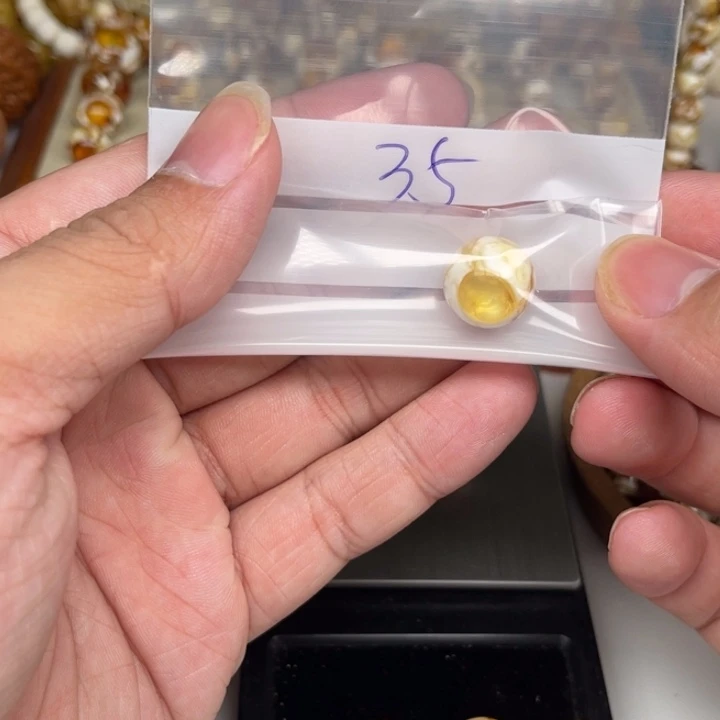 琥珀裸石未镶嵌緣**！35号